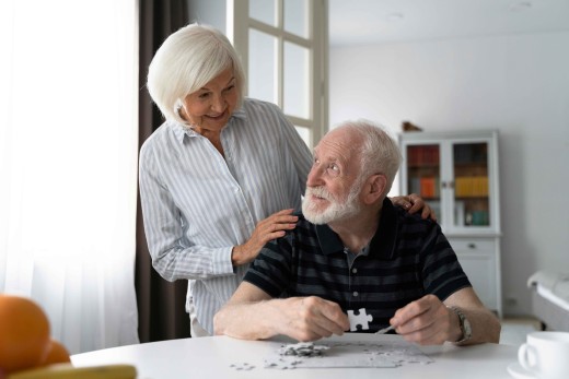 personas-mayores-que-enfrentan-enfermedad-alzheimerbaja.jpg